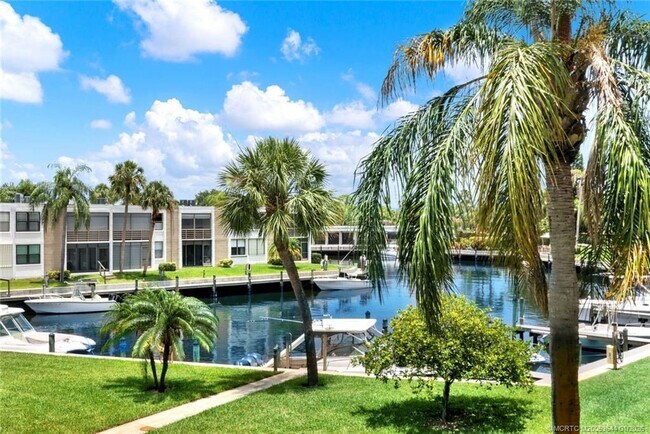 Building Photo - 1950 SW Palm City Rd