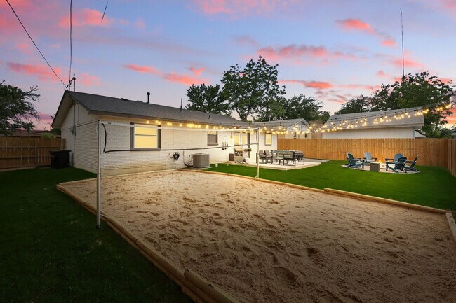 Building Photo - 3321 Ridgehaven St