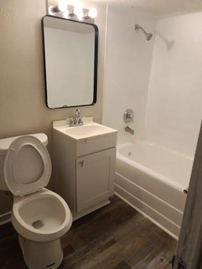 Building Photo - Beautiful  3 bed Bed 1Bath apartment for rent in SE OKC