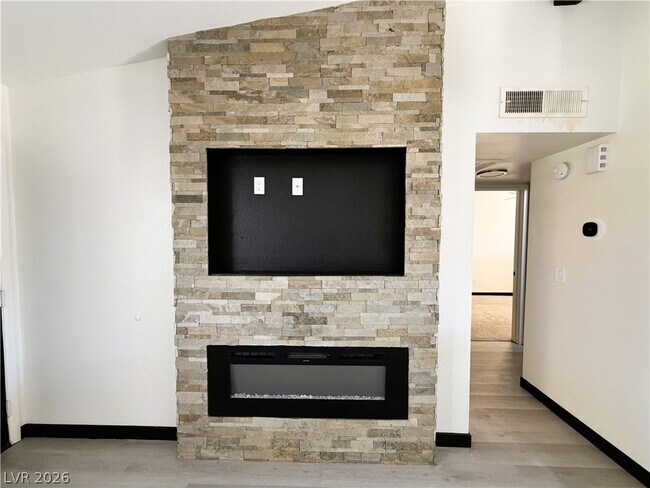 Building Photo - 328 N Linn Ln