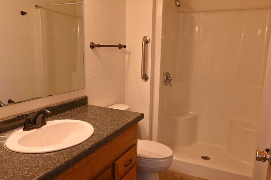 Building Photo - 1401 River View Ave