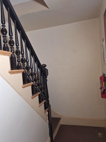 Building Photo - 64 Ford St