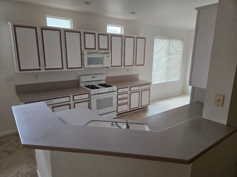 Building Photo - 405 Hopkins Ct