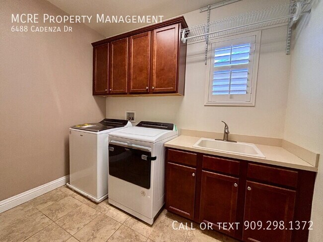 Building Photo - 6488 Cadenza Dr