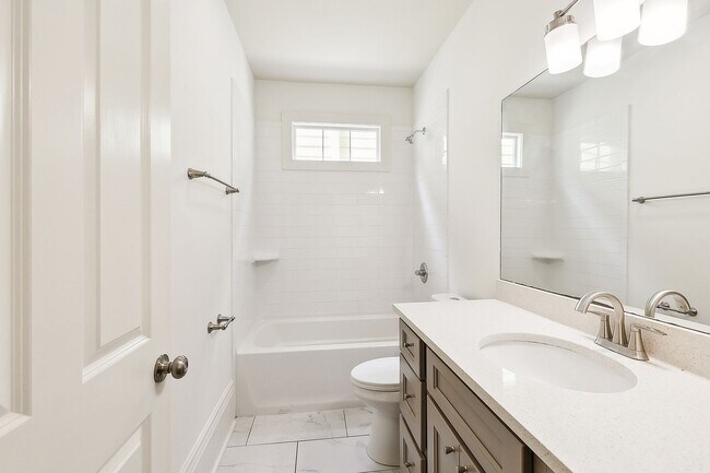 Building Photo - 2120 S Liberty St