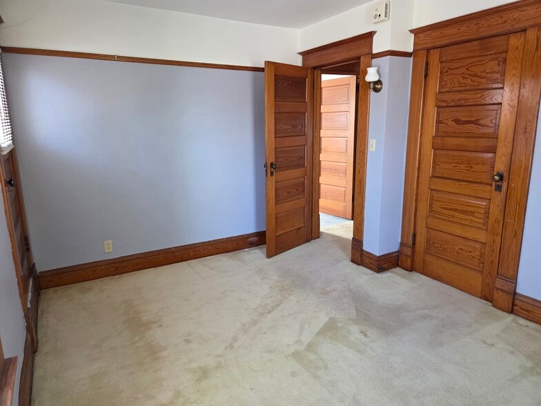 Building Photo - 511 W 1st St