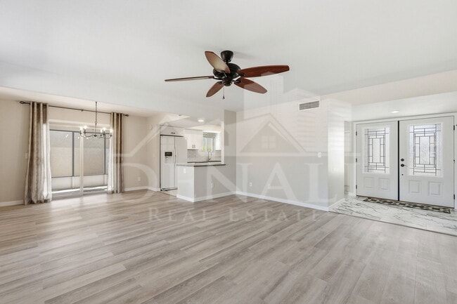 Building Photo - 10602 E Elmhurst Dr