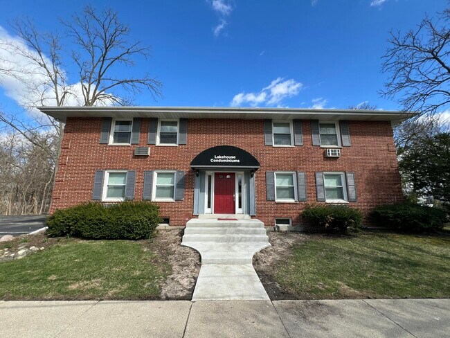 Building Photo - 1335 W Main St