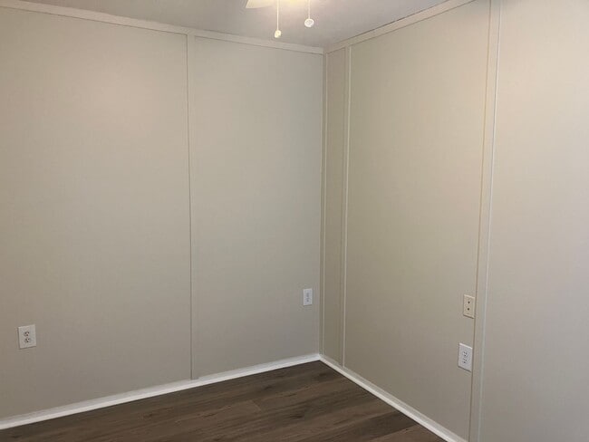 Building Photo - Single wide trailer on block foundation - ...