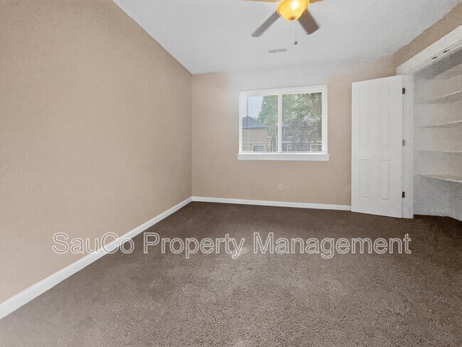 Building Photo - 1109 NE 106th Ave
