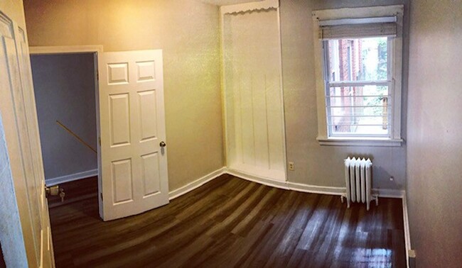 Building Photo - STUDENT RENTAL - HEART OF OAKLAND - 4 BR, ...