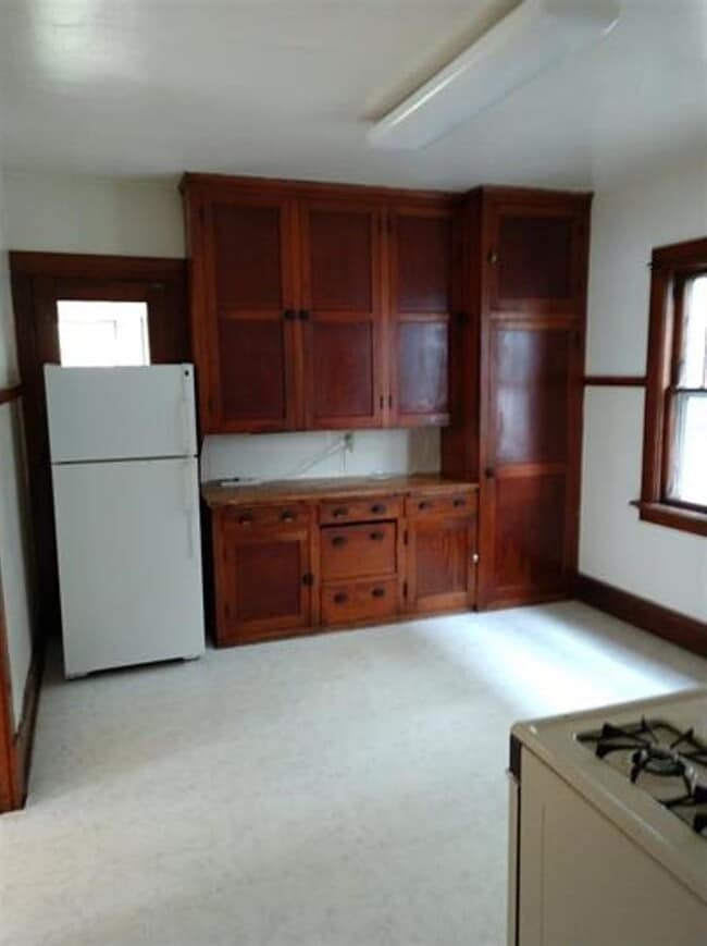 Building Photo - Spacious 4-Bed, 1.5-Bath Home in Vilas Nei...