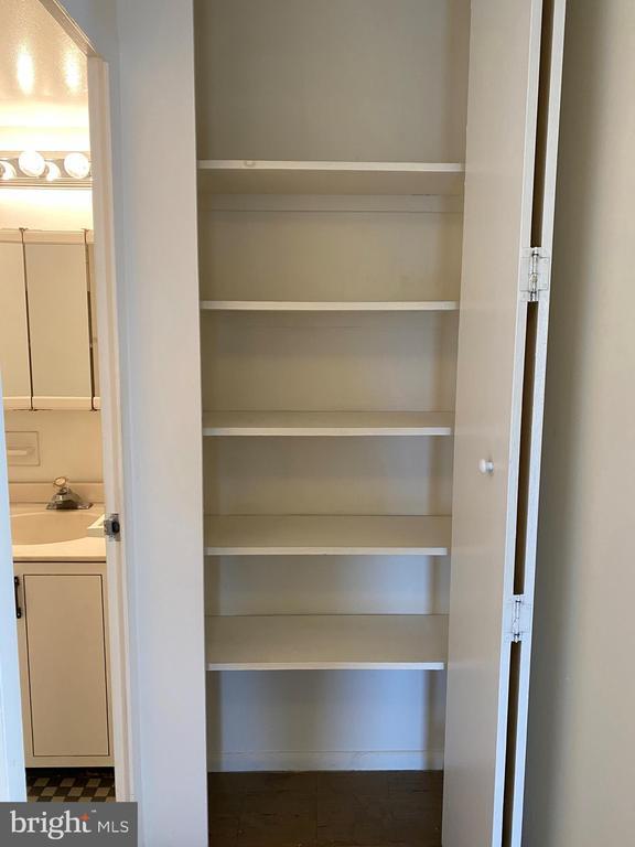 Building Photo - 200 Locust St