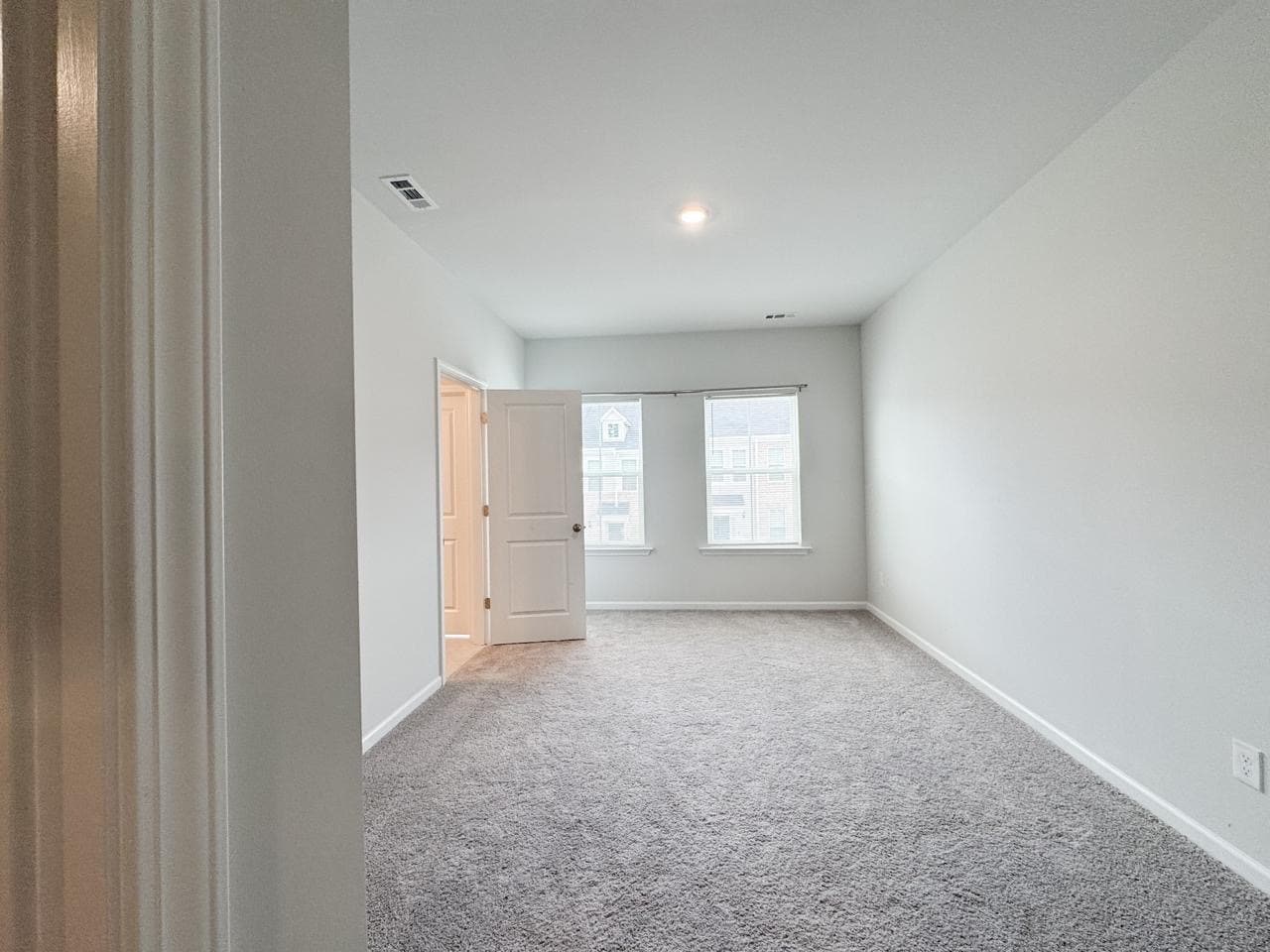 Building Photo - 208 Chesapeake Commons St