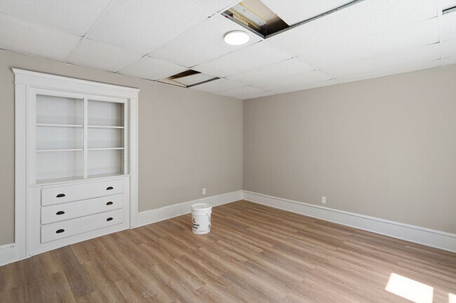 Building Photo - 387 Grove St