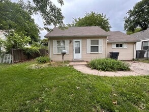 Building Photo - Adorable 3 Bedroom 1 Bathroom