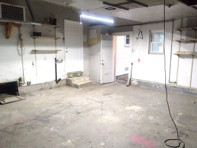 Building Photo - 3 bed 1 bath available in North Highlands!