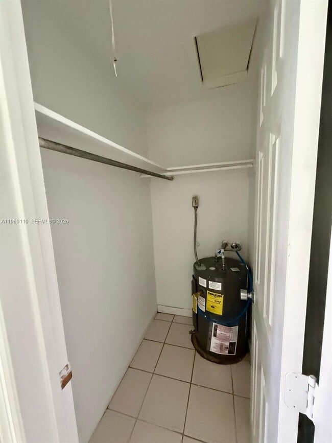 Building Photo - 1240 NE 12th Ave