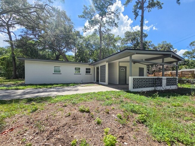 Building Photo - Beautifully Renovated 3/2 in Madison Park