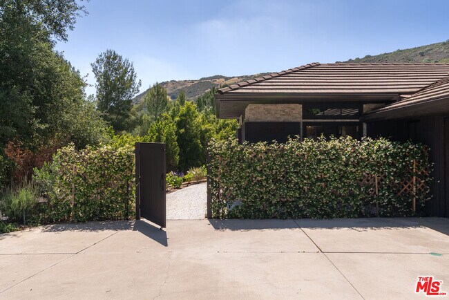 Building Photo - 6 Buckskin Ct