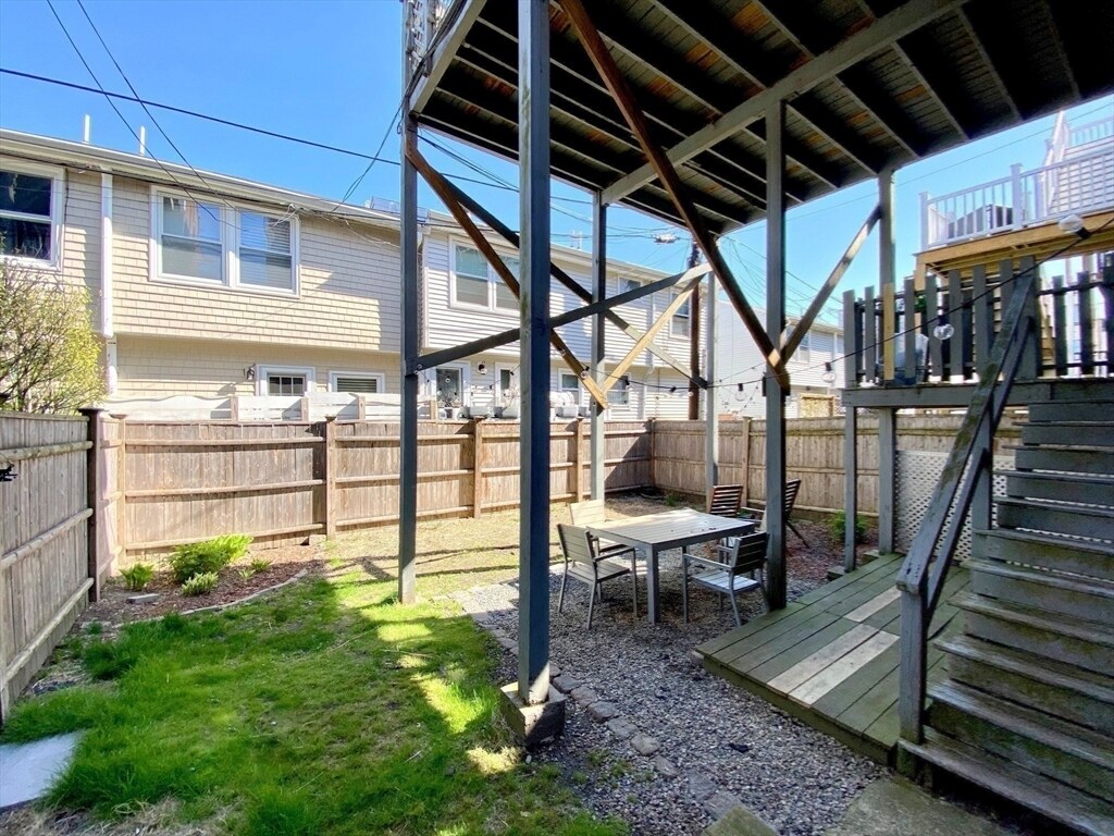 Building Photo - 512 E 3rd St