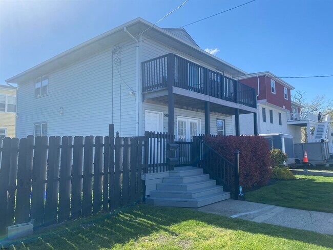 Building Photo - 560 N Harrisburg Ave