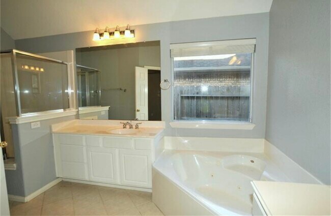 Building Photo - 1030 Walnut Pointe