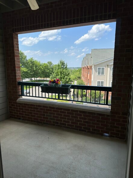 Building Photo - 7065 Heritage Hunt Dr