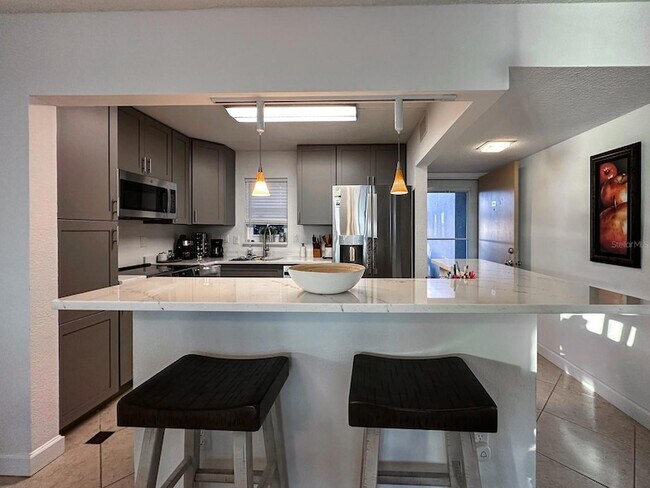 Building Photo - 7920 Sun Island Dr S