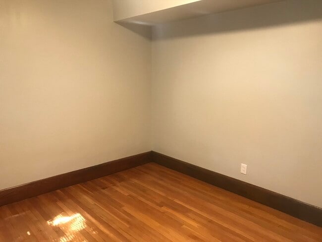 Building Photo - 18 Hanover Cir