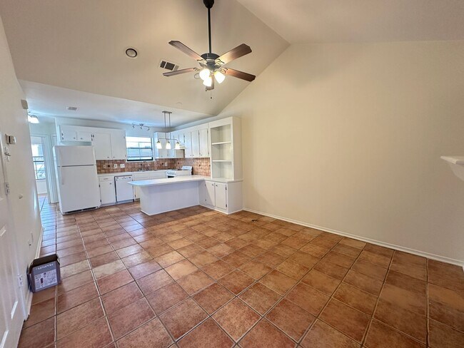 Building Photo - 2882 Mackey Ln