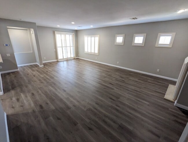 Building Photo - 2782 Lochleven Way