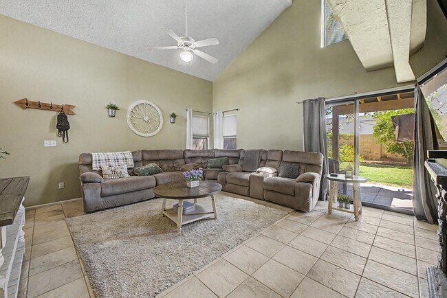 Building Photo - 761 E Rosemonte Dr