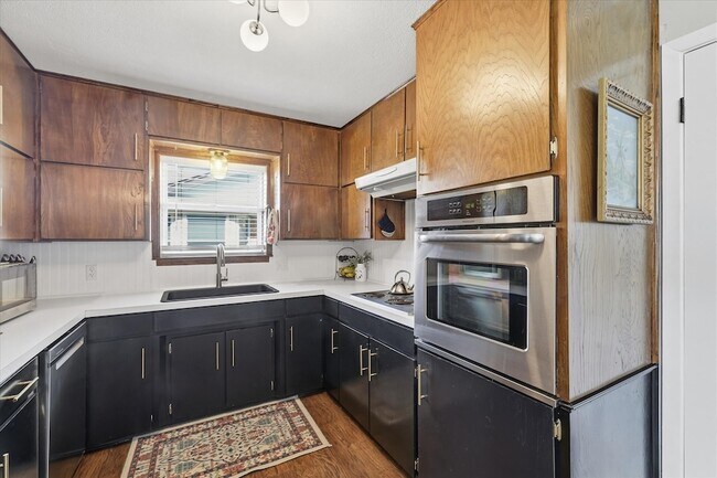 Building Photo - 217 E Louella Dr