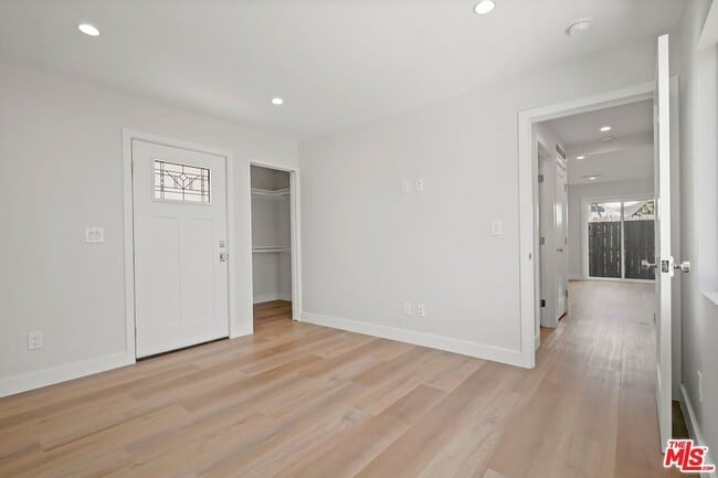 Building Photo - 1561 E Elizabeth St