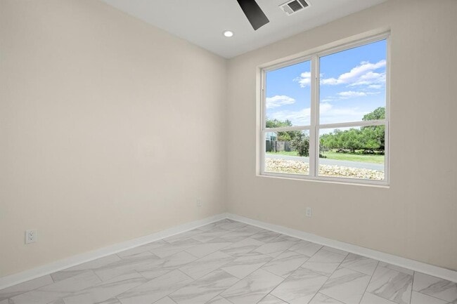 Building Photo - 2401 Thurber Ln