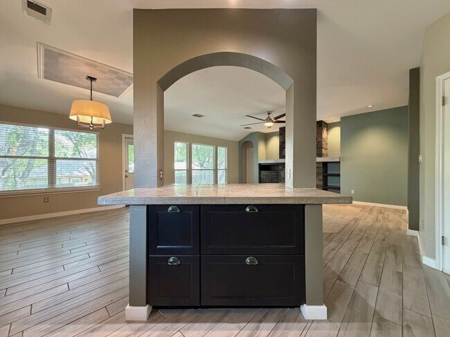Building Photo - 12518 Zeller Ln