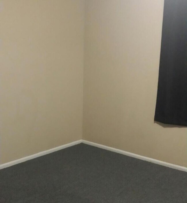 Building Photo - 305 Halia Crest