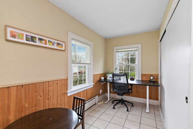 Building Photo - 811 Ellwood Ave