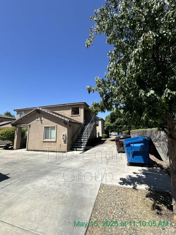 Building Photo - 2226 W Lark Ave