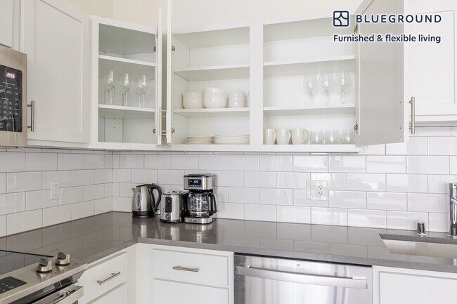 Building Photo - 110 W Ocean Blvd