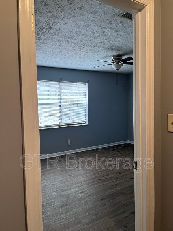 Building Photo - 2584 Stratford Ln