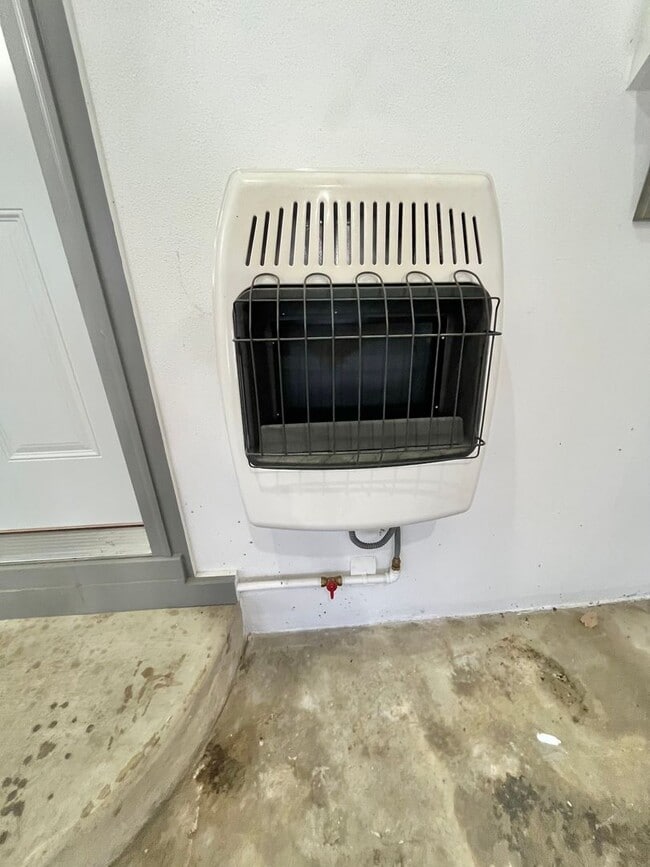 Building Photo - 3 Bed/2 Bath Lakefront Rental Home in Sioux Falls!