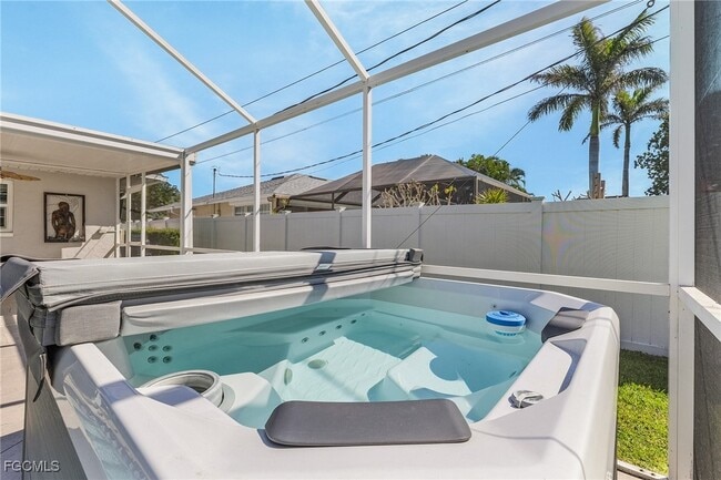 Building Photo - 116 1st St