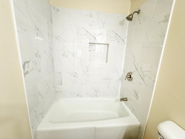 Building Photo - 301 E Park Ave