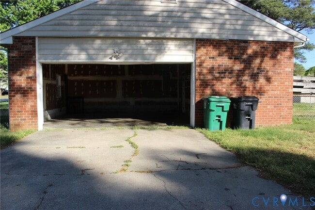 Building Photo - 1301 Canterbury Ln