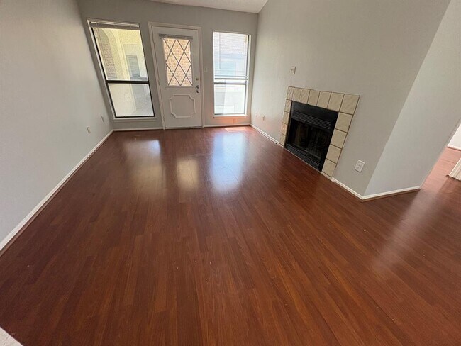 Building Photo - 806 W 24th St