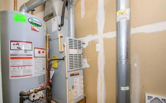 Building Photo - 1430 Fox Pointe Cir