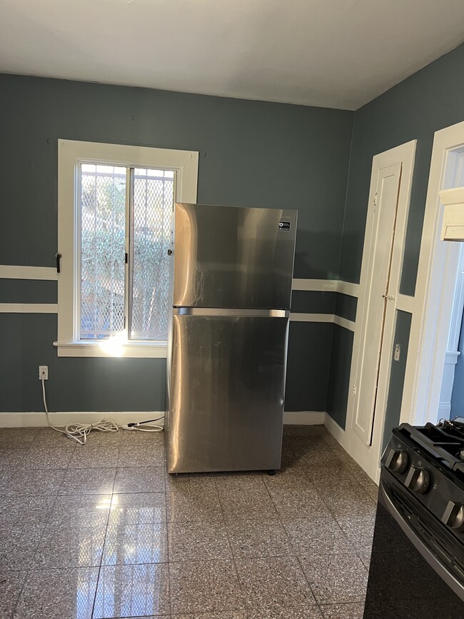 newer refridgerator - 1509 39th Ave