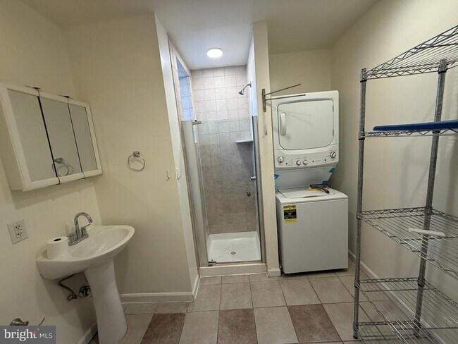 Building Photo - 2428 S Broad St